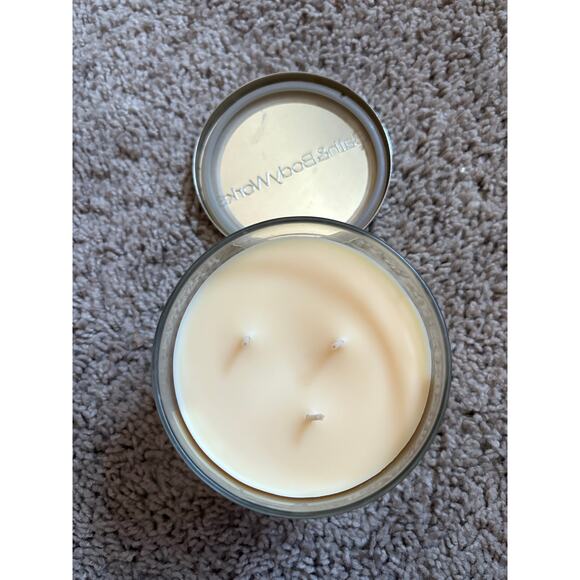 Bath and Body Works Warm Vanilla Sugar Candle - Picture 3 of 3